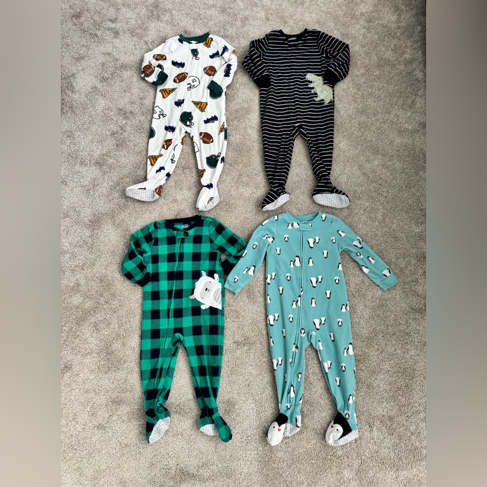 Carter’s Bundle Of 4 Boys 2T Fleece Footed Zip Up Pajamas